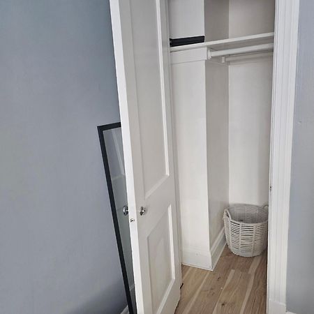 Small Cozy Room, Shared Bathroom Балтимор Екстериор снимка